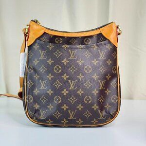 Louis Vuitton Monogram Canvas Shoulder Bag Crossbody Classic Design